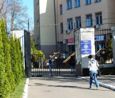 Candidaţii la rectoratul Universităţii au adoptat un cod al dezbaterilor electorale